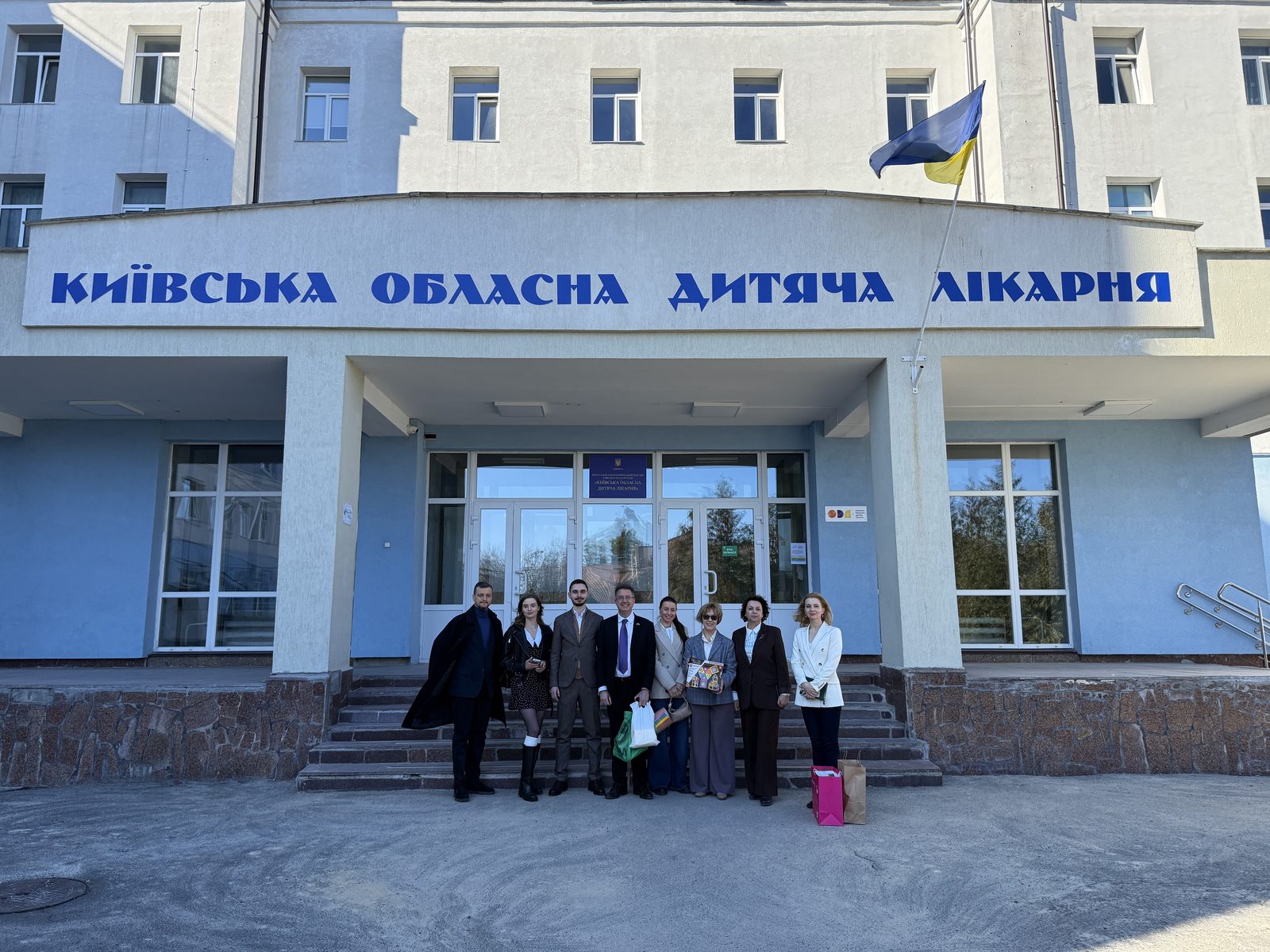 Візит Надзвичайного і Повноважного Посла Республіки Сербія в Україні до Київської обласної дитячої лікарні — фото 1